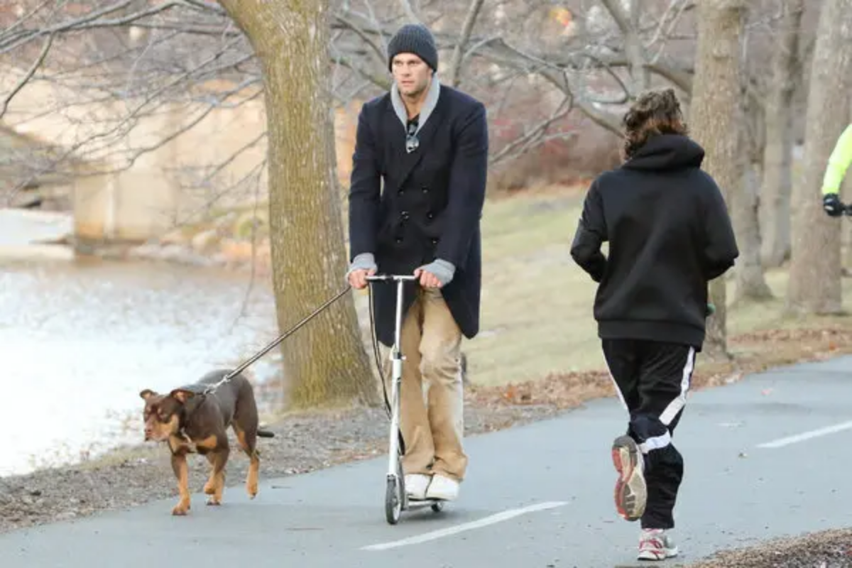 amerikan futbolunun yildiz ismi tom brady olen kopeginin klonuyla teselli buldu cStDHIIS.png