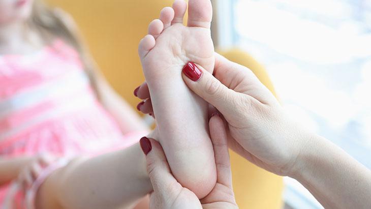 her 10 cocuktan 7sinde goruluyor bu belirtiler varsa sebebi duztabanlik olabilir Q5OARlsd.jpg