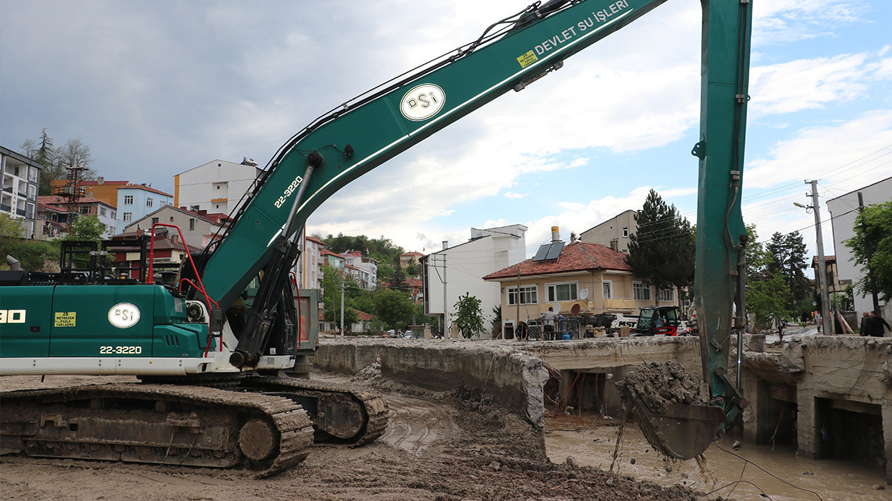 Havza’da Sel Sonrası Yıkım Çalışmaları Devam Ediyor