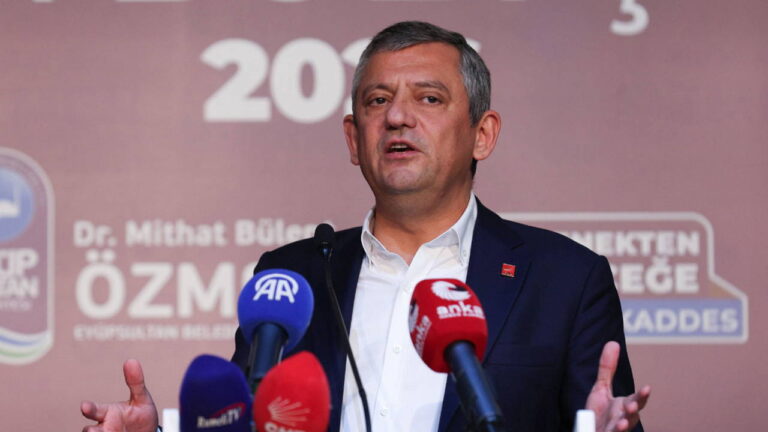 ozgur-ozel-akpli-siyasetciden-gelen-mesaji-paylasti-akin-gurlek-iddiasi-dvNz5rhr