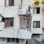 Kentsel donusumde korku dolu anlar yikilan bina yan apartmanin uzerine devrildi I6DSTuSz